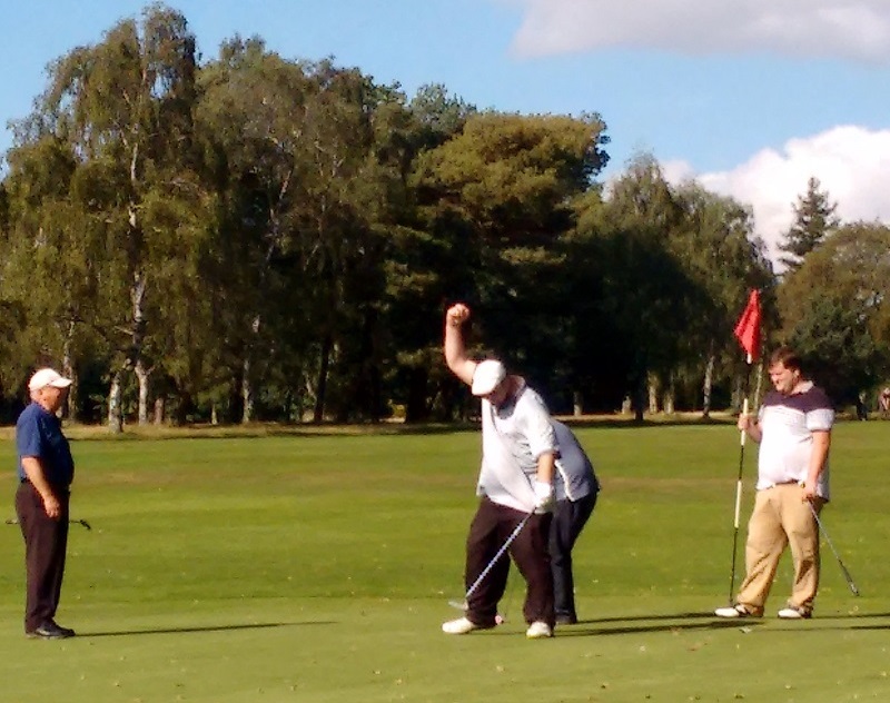 Des makes a great putt